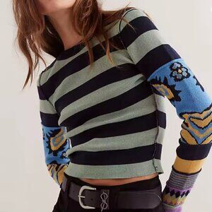 NWT: AMAZING Stripe Graphic Knit Sweater Top